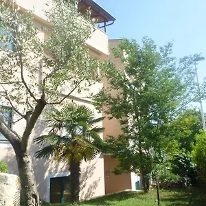 https://accomodation-suran-2.in-istria.net